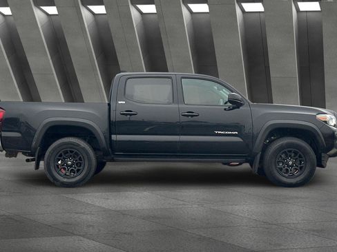 Used 2022 Toyota Tacoma SR5 image 3