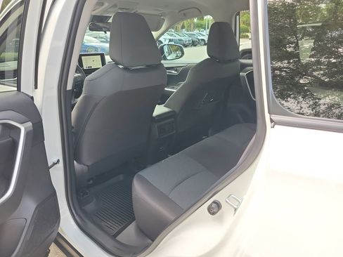 Used 2025 Toyota RAV4 XLE AWD/4WD image 9