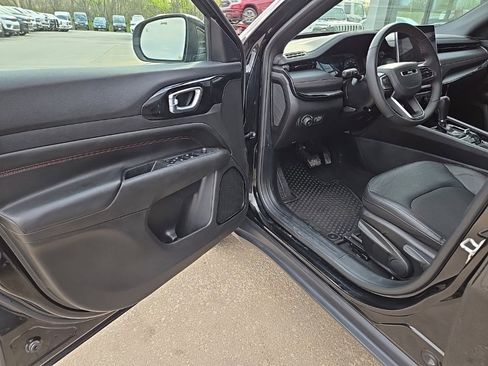 Used 2024 Jeep Compass Trailhawk image 34