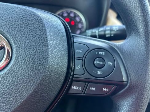 Used 2021 Toyota RAV4 XLE FWD image 19
