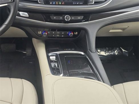 Used 2022 Buick Enclave Essence image 17