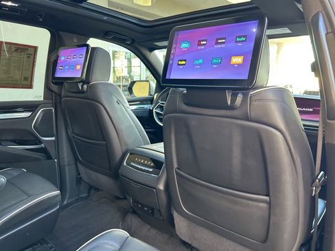 Used 2025 Cadillac Escalade ESV Premium Luxury w/ Touring Package image 34