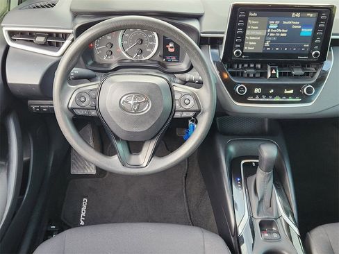 Used 2021 Toyota Corolla LE image 25
