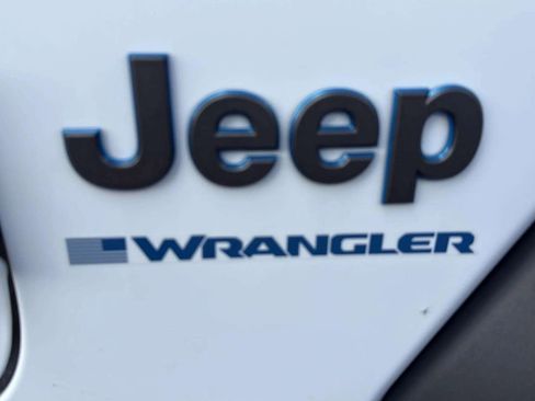 Used 2024 Jeep Wrangler Unlimited AWD/4WD image 24
