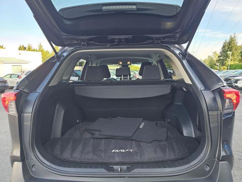 Used 2019 Toyota RAV4 LE w/ Carpet Mat Package AWD/4WD image 16