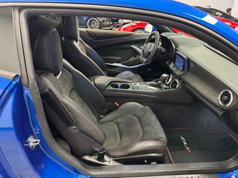 Used 2017 Chevrolet Camaro ZL1 RWD image 18