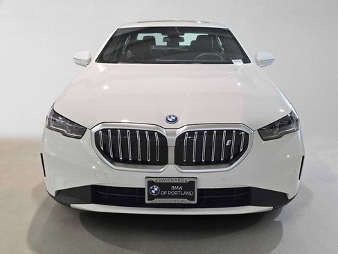 Used 2025 BMW i5 xDrive40 w/ Premium Package AWD/4WD image 8