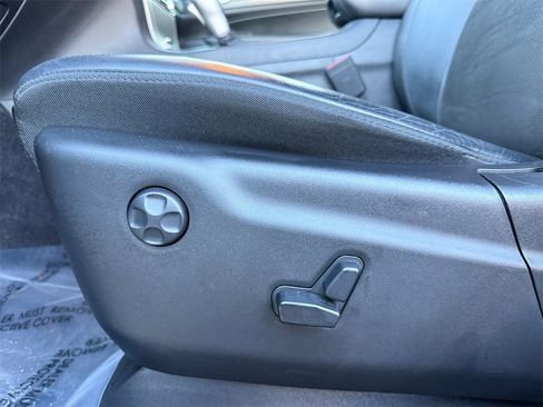 Used 2019 Jeep Grand Cherokee Laredo w/ Laredo X Package image 10