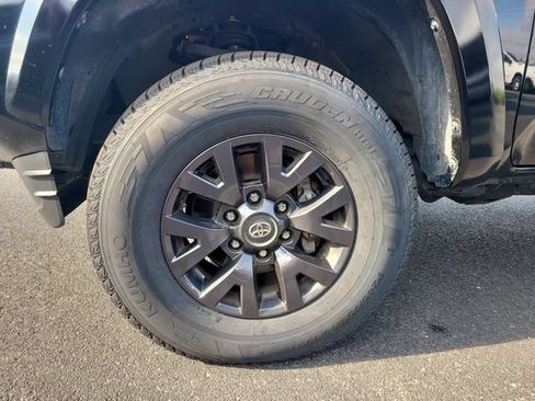 Used 2023 Toyota Tacoma SR5 w/ Technology Package AWD/4WD image 11