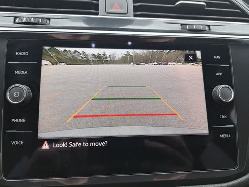 Certified 2024 Volkswagen Tiguan SEL R-Line image 24