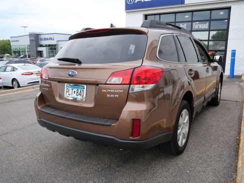 Used 2011 Subaru Outback 3.6R Limited w/ PWR Moonroof Pkg AWD/4WD image 7