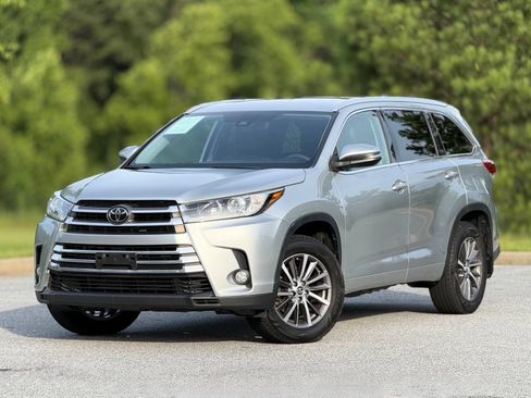 Used 2018 Toyota Highlander XLE AWD/4WD image 8