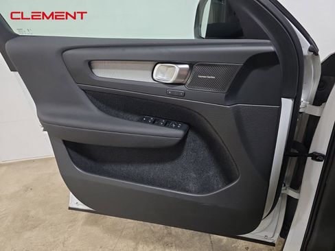 Used 2023 Volvo XC40 B5 Ultimate image 25