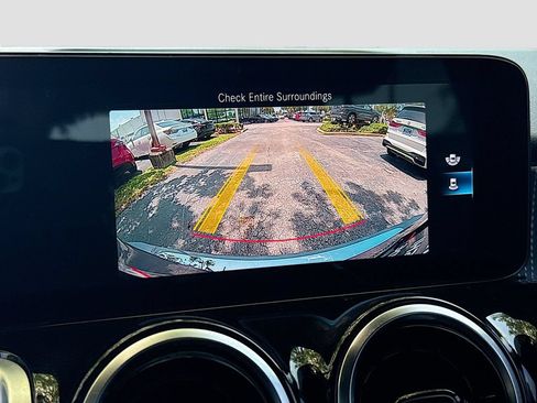 Used 2022 Mercedes-Benz GLB 250 image 13
