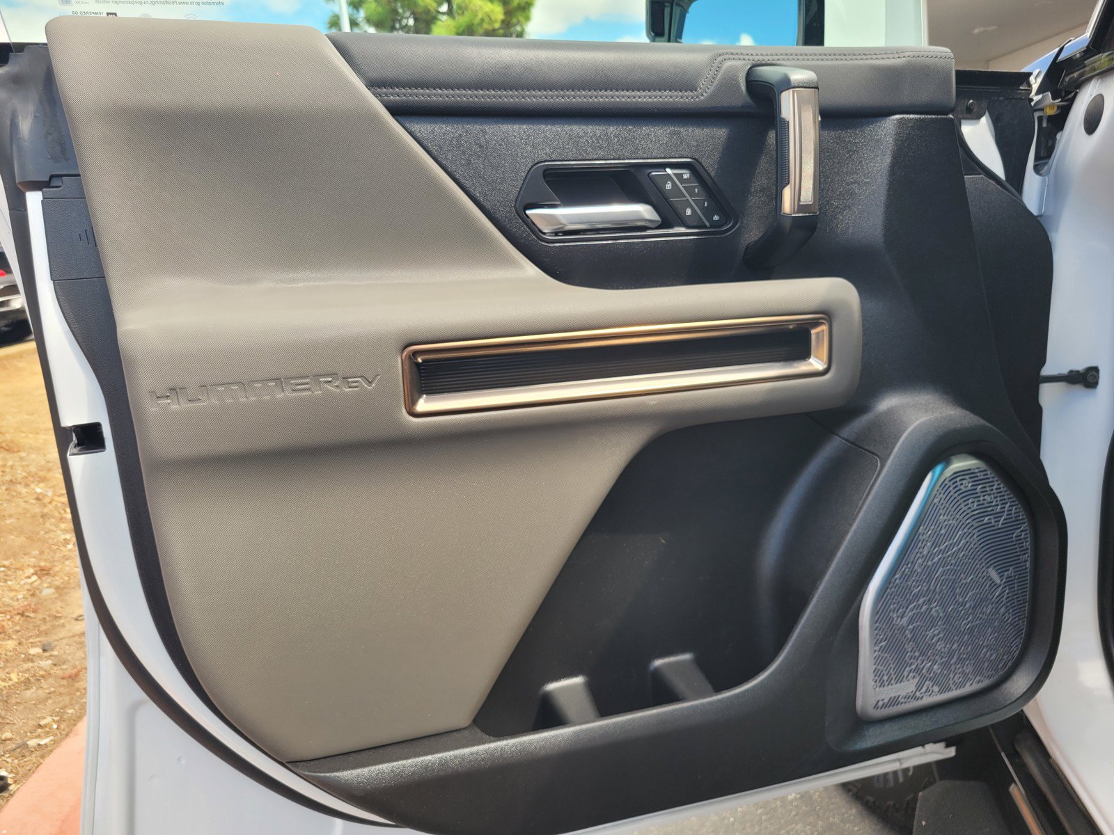 Used 2025 GMC Hummer EV 2X AWD/4WD image 14