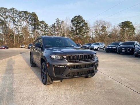 New 2026 Jeep Grand Cherokee L Limited w/ Limited Altitude Package image 3