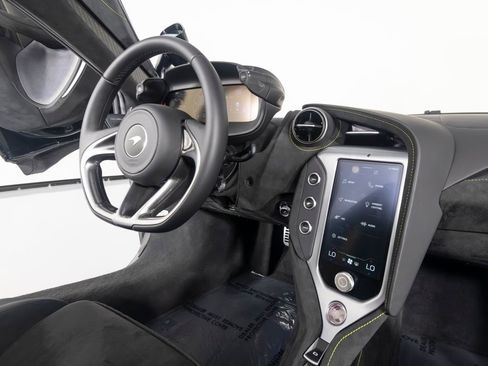 Used 2024 McLaren 750S Spider RWD image 30