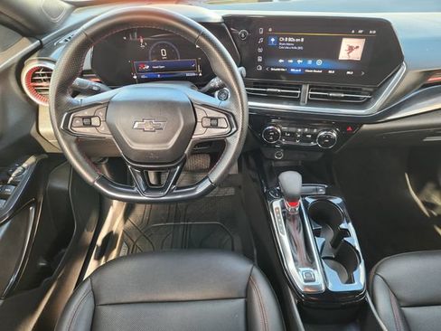 Used 2024 Chevrolet Trax RS w/ Sunroof Package FWD image 27