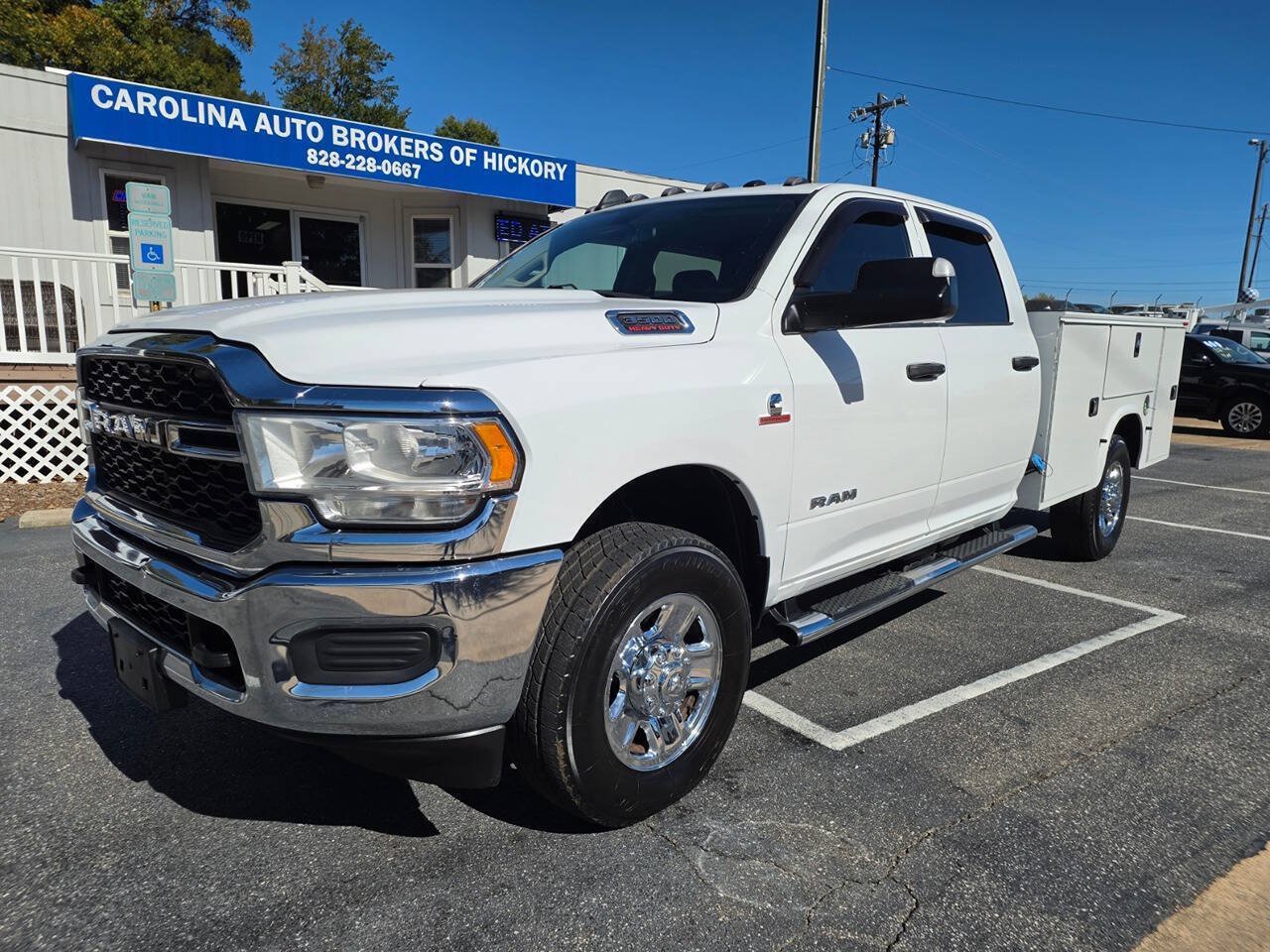 Used 2019 RAM 3500 Tradesman w/ Chrome Appearance Group AWD/4WD image 2