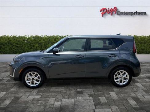 Used 2024 Kia Soul LX w/ Option Group 015 FWD image 3