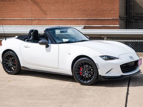 Used 2017 MAZDA MX-5 Miata Club w/ Brembo/BBS Package image 39
