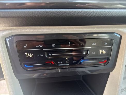 Used 2024 Volkswagen Tiguan SE image 16