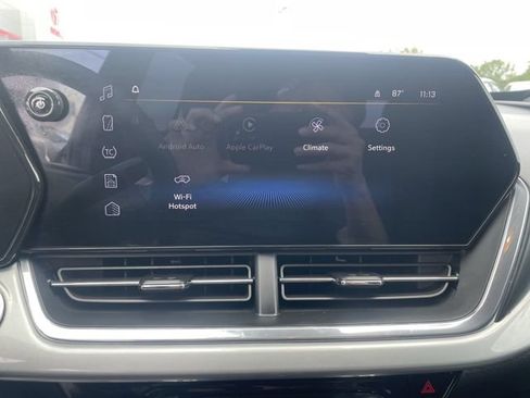 Used 2025 Chevrolet Trax LT FWD image 24