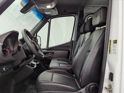 Used 2022 Mercedes-Benz Sprinter 2500 image 14