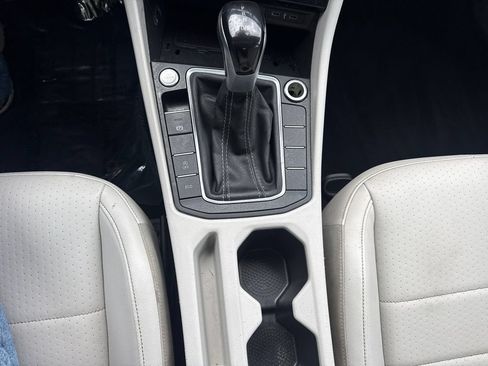 Used 2023 Volkswagen Jetta SE FWD image 23