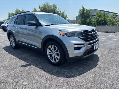 Used 2024 Ford Explorer XLT w/ Equipment Group 202A AWD/4WD image 2