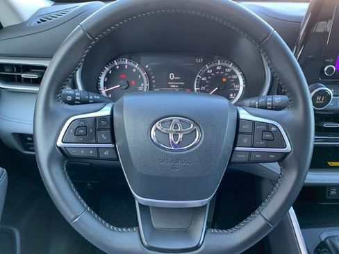 Certified 2025 Toyota Highlander XLE image 18