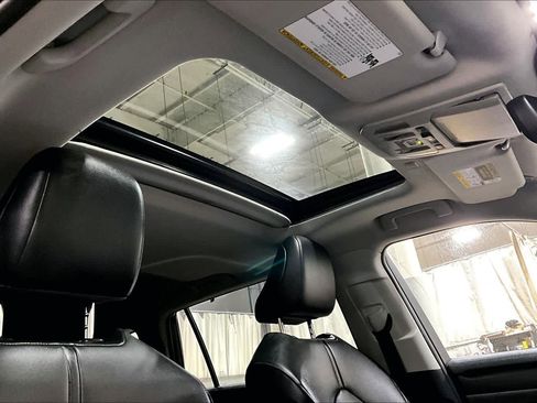 Used 2021 Toyota Highlander XLE image 14