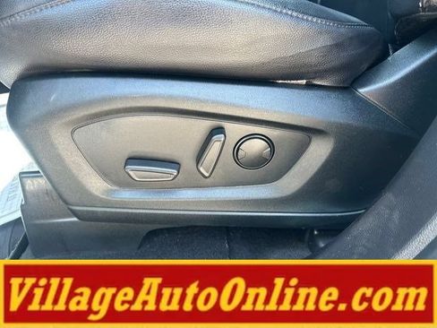 Used 2020 Ford Explorer XLT w/ Equipment Group 202A AWD/4WD image 15