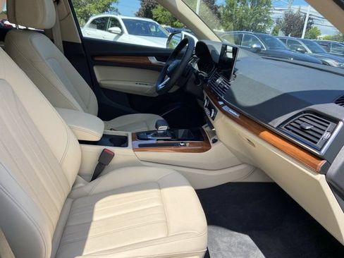 Used 2023 Audi Q5 2.0T Premium w/ Convenience Package AWD/4WD image 28