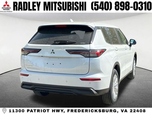 New 2026 Mitsubishi Outlander ES image 5