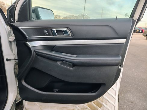 Used 2016 Ford Explorer XLT w/ Equipment Group 202A image 13