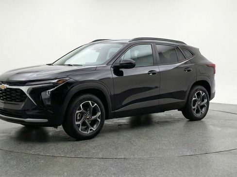 Used 2025 Chevrolet Trax LT w/ LT Convenience Package image 3