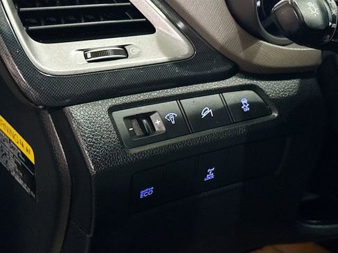 Used 2016 Hyundai Santa Fe SE image 11