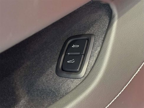 Used 2024 Chevrolet Corvette Stingray Coupe w/ 1LT image 29