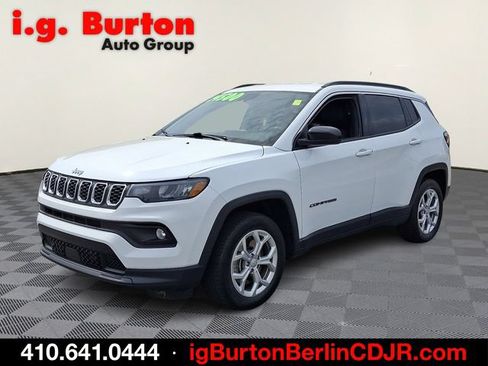 Used 2024 Jeep Compass Latitude AWD/4WD image 3