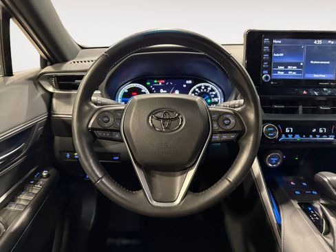 Used 2022 Toyota Venza XLE image 13