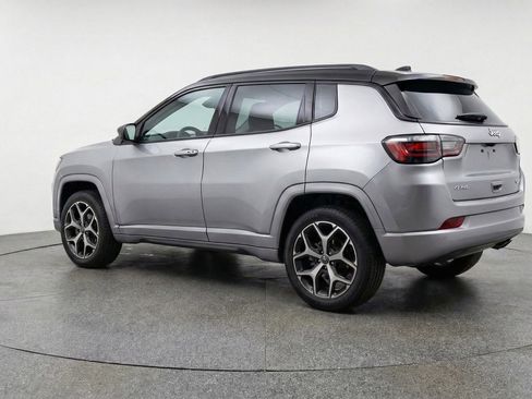 Used 2025 Jeep Compass Limited image 6