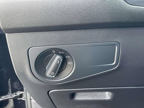 Certified 2023 Volkswagen Tiguan SE FWD image 22