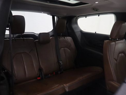 Used 2019 Chrysler Pacifica Limited w/ Tire & Wheel Group FWD image 22