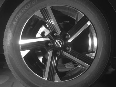 Used 2025 Nissan Sentra SV FWD image 18