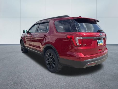 Used 2017 Ford Explorer XLT w/ Equipment Group 202A AWD/4WD image 8