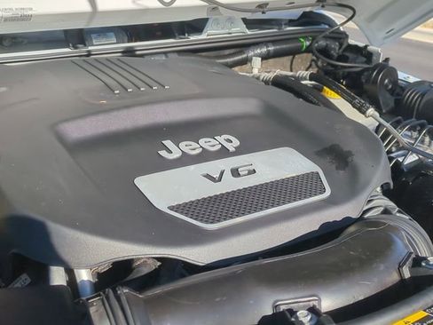 Used 2017 Jeep Wrangler Rubicon image 25