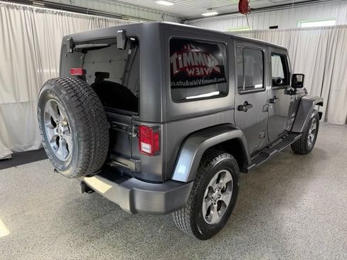 Used 2017 Jeep Wrangler Unlimited Sahara w/ Connectivity Group AWD/4WD image 4