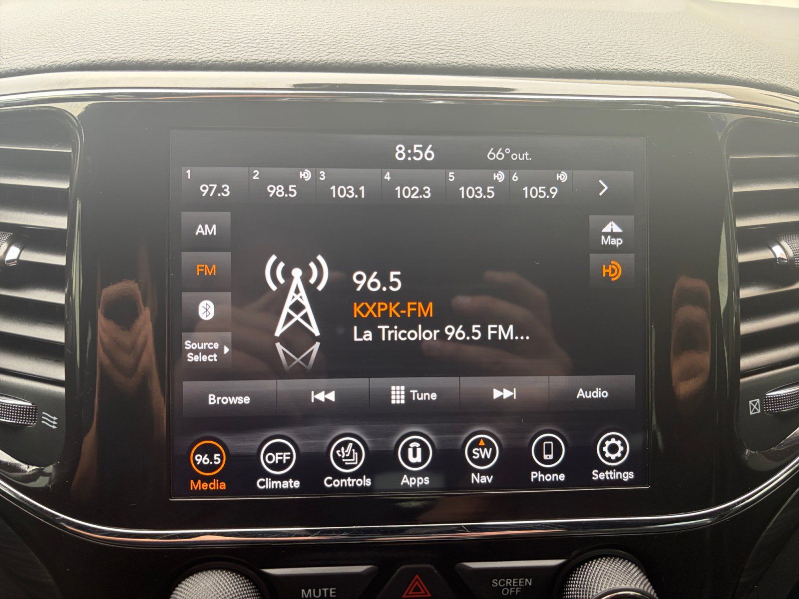 Used 2022 Jeep Grand Cherokee Laredo X AWD/4WD image 21