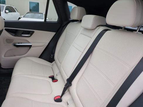 Used 2026 Mercedes-Benz GLC 300 image 18